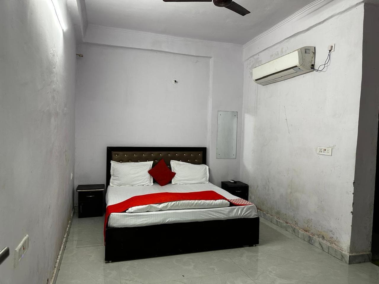 New Signature Village Neu-Delhi Exterior foto